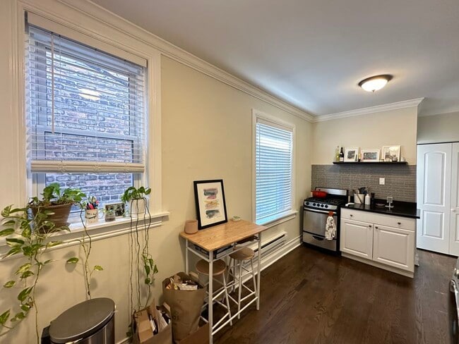 Photo - 648.5 W Roscoe Unit N4