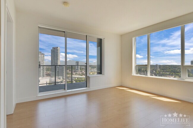 Presenting this stunning 2-bedroom, 1-bathroom home on the 21st floor of The Holland in the heart...