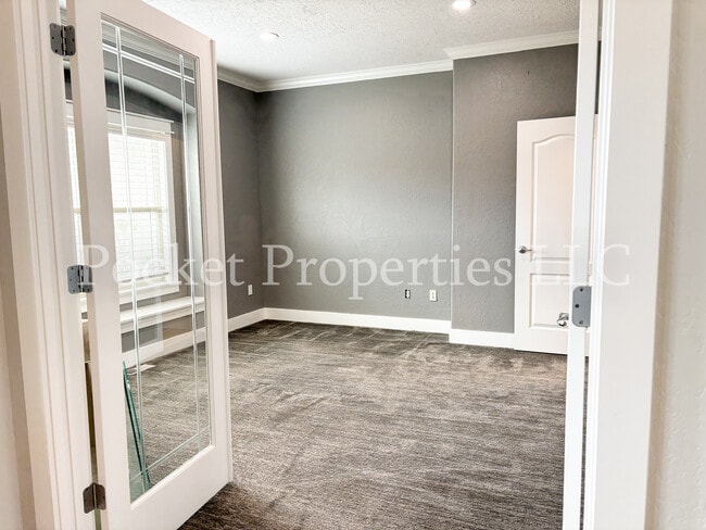 Photo - 874 E Forest Ridge Ct