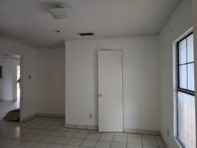 Photo - 2016 S India Ave