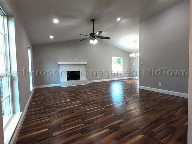 Photo - 2325 Warwick Ave