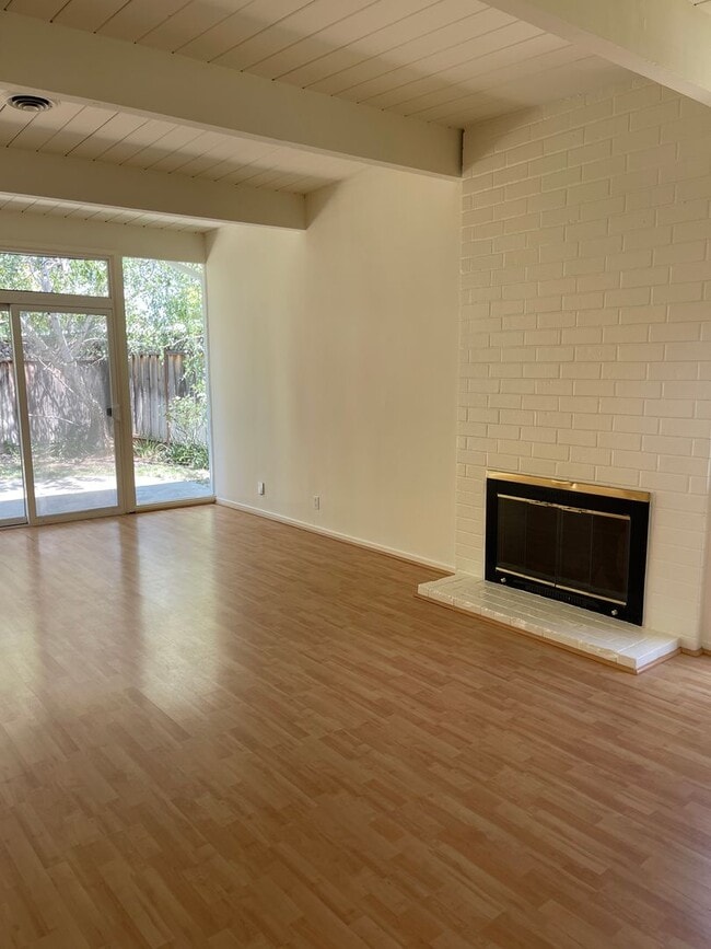 Photo - Wonderful airy and lightfilled Eichler, walk to schools