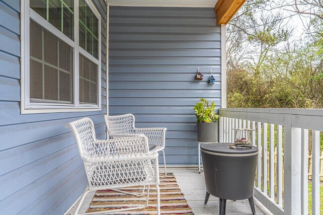 Photo - 595 Midway Rd