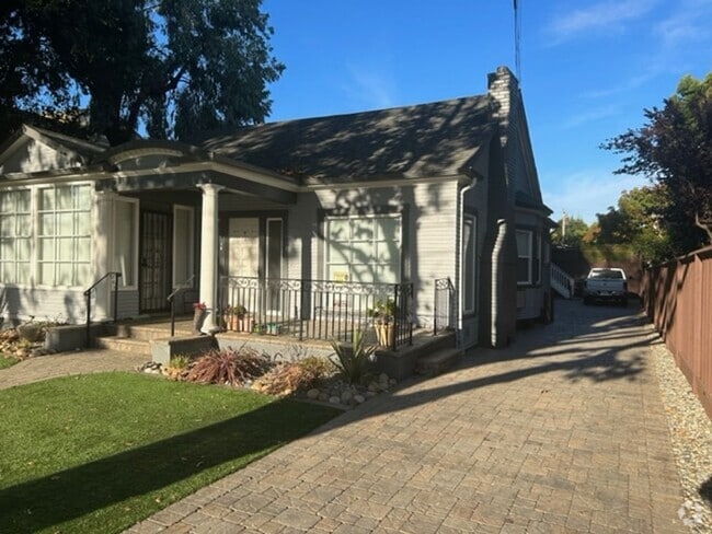 Building Photo - 820 N El Camino Real Unit B Rental