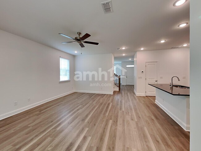 Photo - 199 Sapling Way
