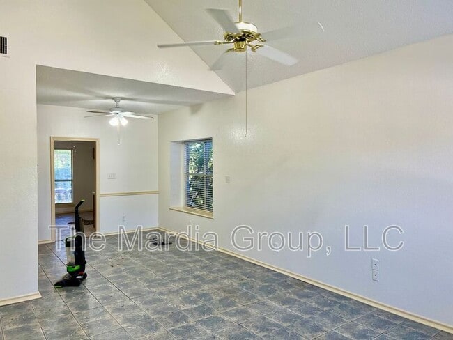 Photo - 1364 Creekview Dr