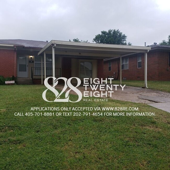 Building Photo - *AVAILABLE NOW!* 4 bed/1 Bath House with an Awesome Backyard!