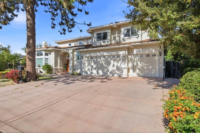 Building Photo - Stunning 5-Bedroom Sunnyvale Home