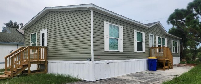 Building Photo - 7951 SE Skylark Ave Rental