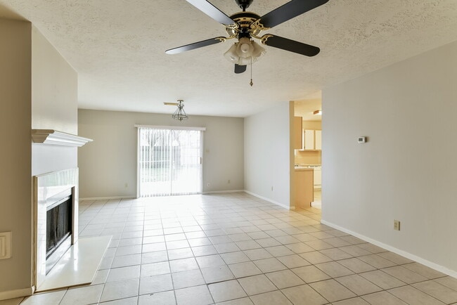 Photo - 28907 Binefield St