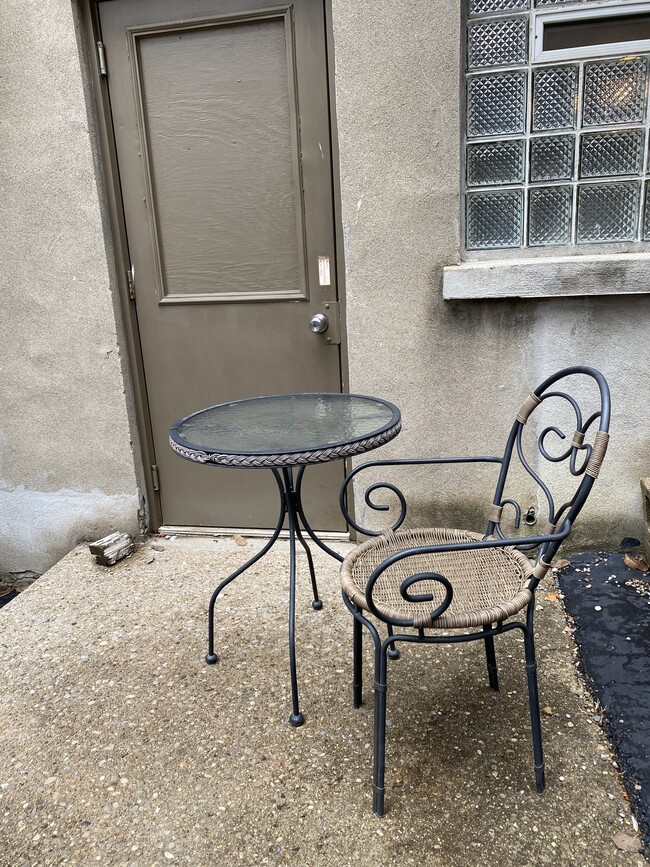 Small patio 1201 Edgecliff