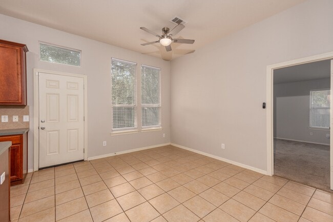 Photo - 32015 Sue Ln