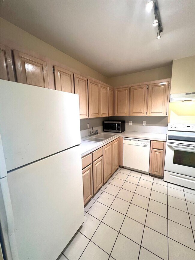 Photo - 2221 NE 68th St Unit 929