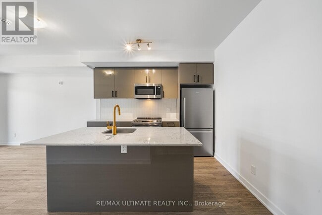 Photo - 35 Birchcliff Ave