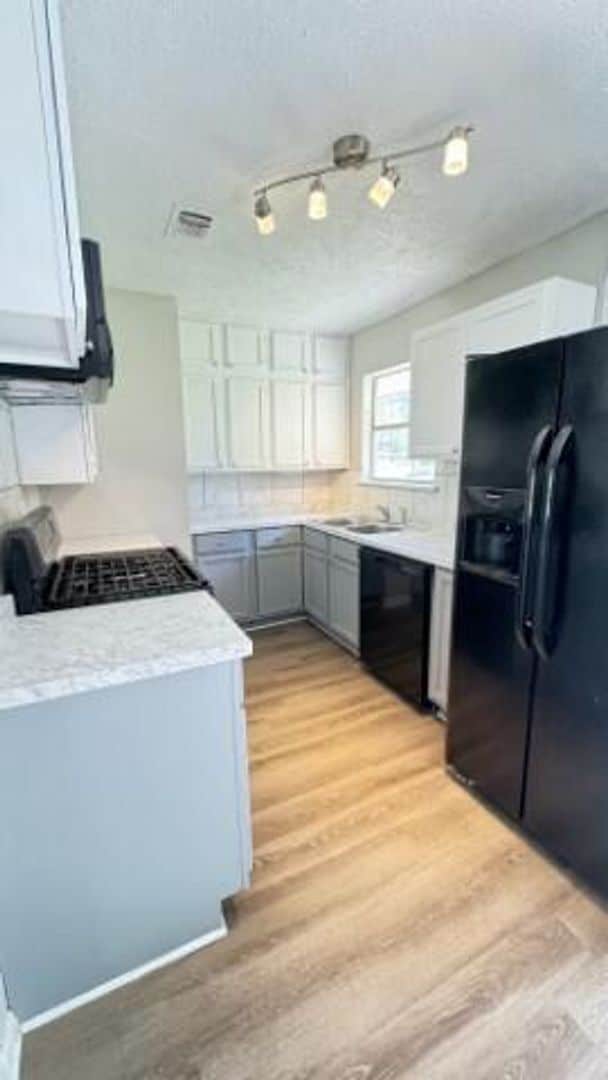 Photo - 310 Parkview Ave