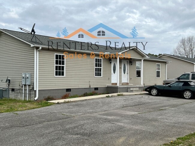 Building Photo - 2 Bedroom Duplex House with Yard