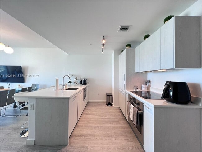 Photo - 501 NE 31st St Unidad 2810