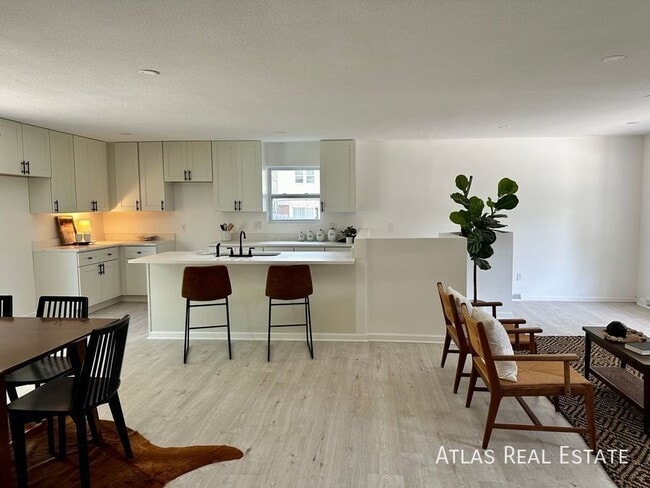 Photo - 909 NW Oxford Dr