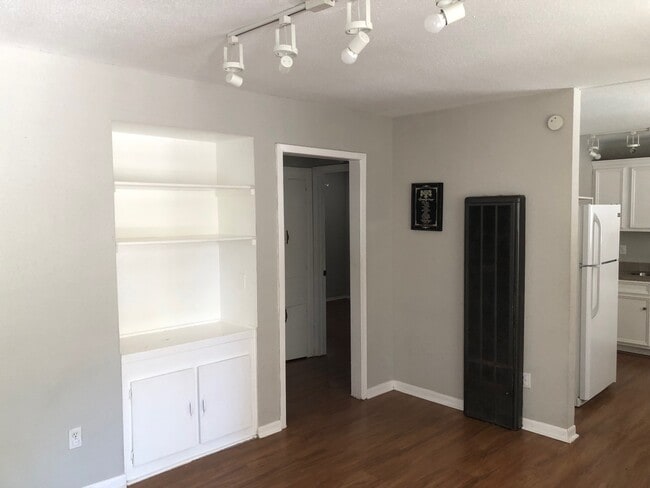 Photo - 2606 Barbee St