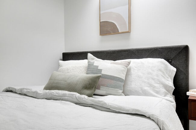 Photo - Welcome to Lakeview! - Live in Luxury & St...