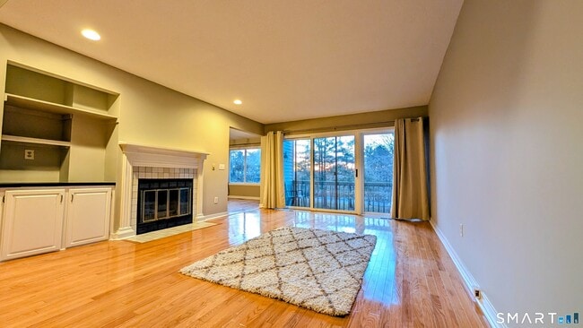 Photo - 10 Ledgewood Dr Unit 10
