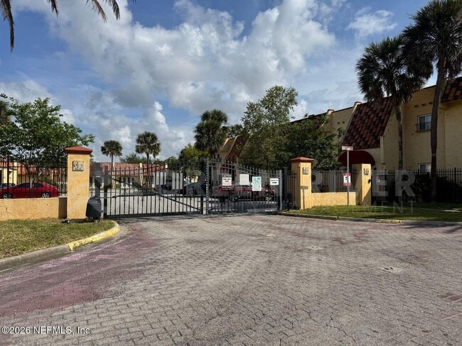 Building Photo - 3917 Corrida Ct Unit 2