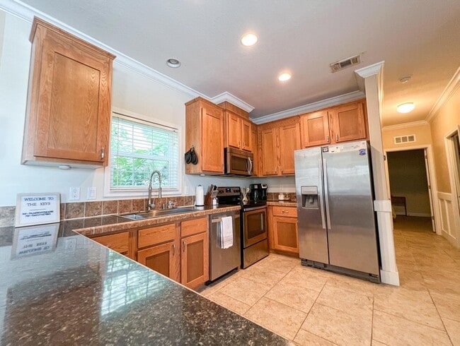 37 Palm Dr