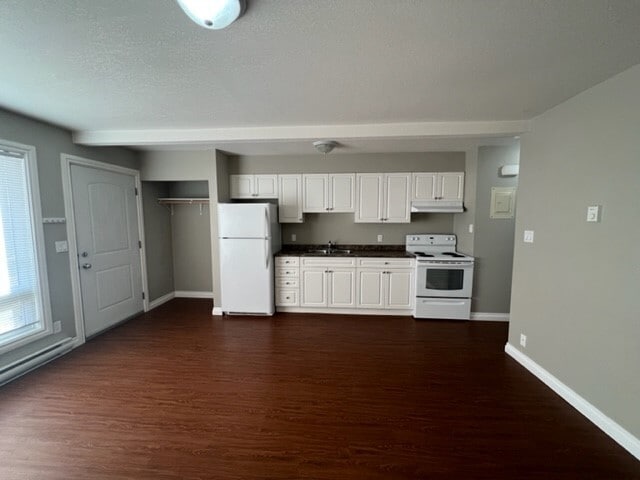 Photo - 9904-9995 Street - St