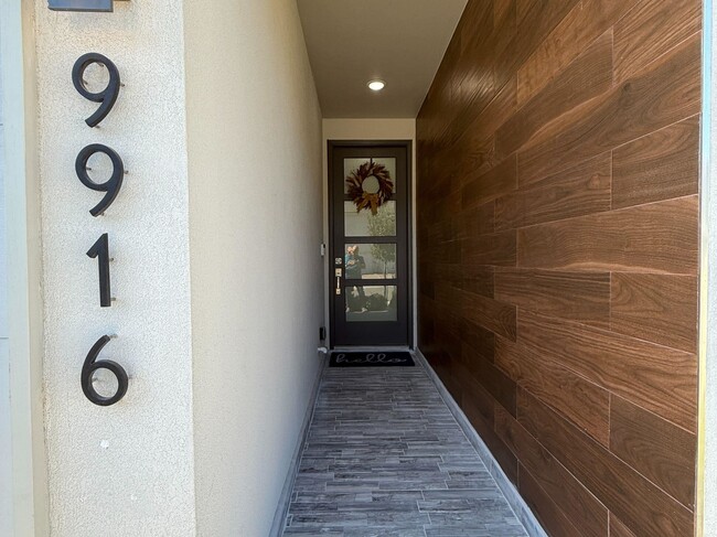 Building Photo - 9916 Kaspar Dr Unit 9916