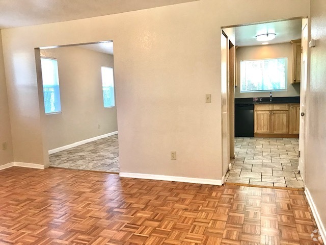 Building Photo - 3 bed 1.5 bath Townhouse in Richmond - AVA...