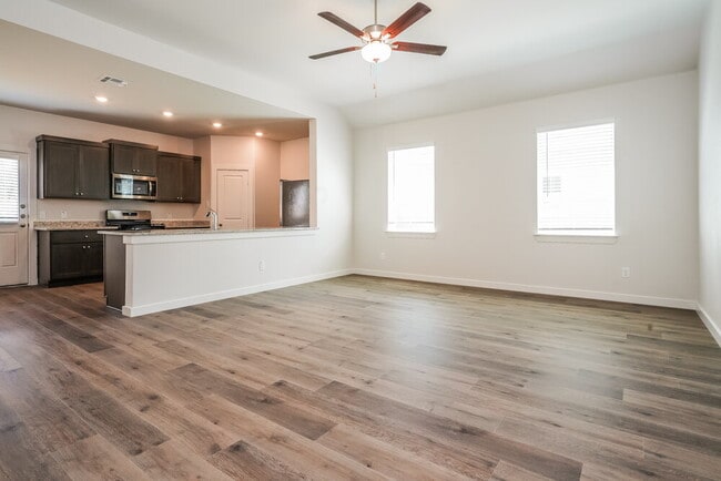 Photo - 1532 Harvester Dr