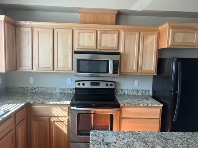 Photo - 3 LEVEL CONDO W/ UPGRADES, GARAGE/ FENCED ...