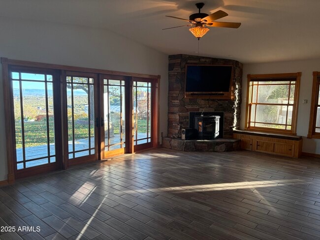 Photo - 1385 Mountain Rd