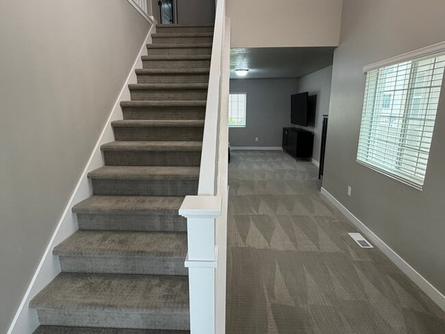 3320 W Lazy J Ln