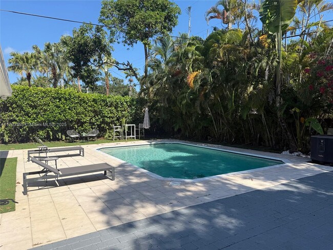 Photo - 260 NE 95th St Casa