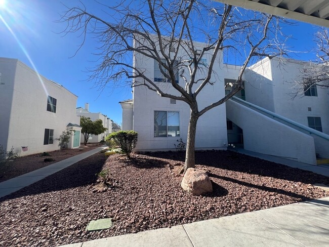 Building Photo - Remodeled 2 bedroom condo