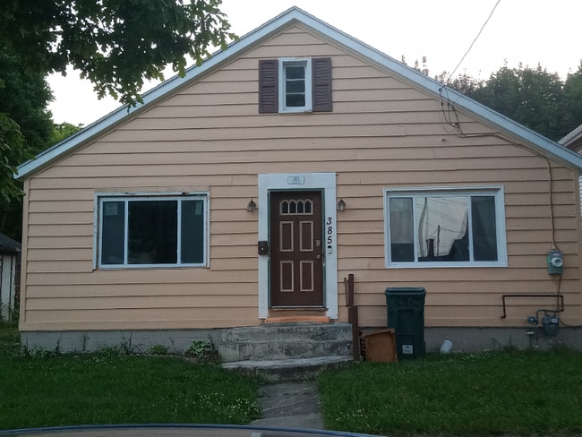 Building Photo - 385 Saxton St