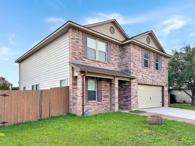 Photo - Spacious 5-Bedroom Retreat with Oversized ...