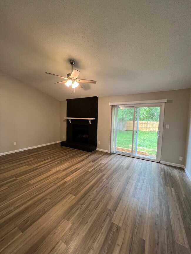 Photo - 2104 Rolling Ridge Dr