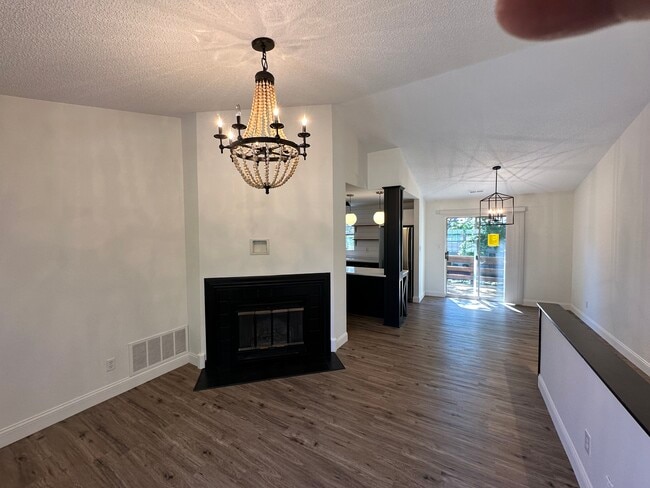 Photo - 1605 Thrush Ter Unidad 1605