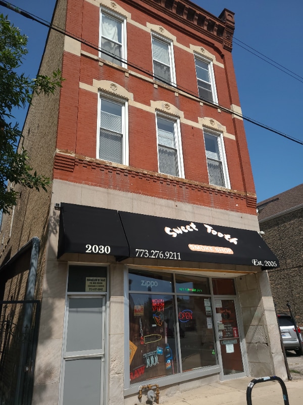 Photo - 2030 W Chicago Ave