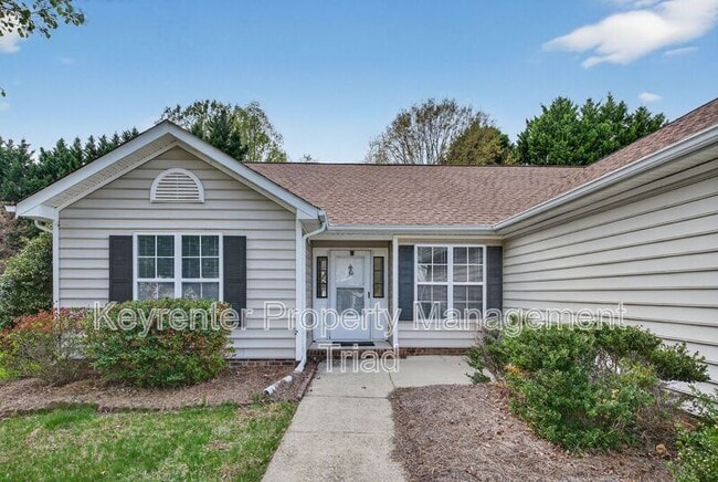 Building Photo - 10 Manor Ridge Ct