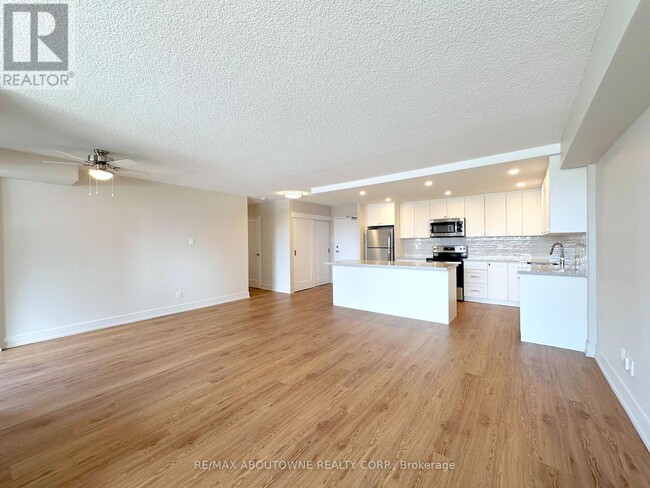 Photo - 165 La Rose Ave