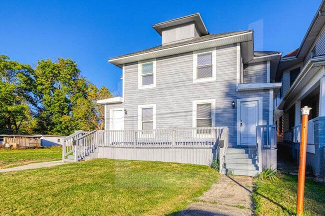 Building Photo - 622 N Mulberry St