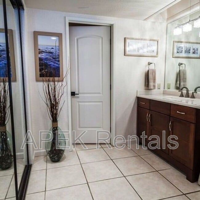 Photo - 2001 E Camino Parocela