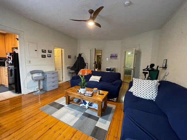 Photo - 917 Beacon St Unit 3