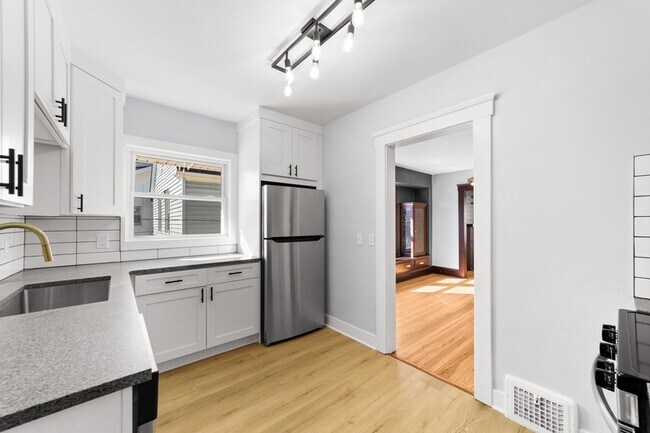 Photo - 1595 Cohassett Ave