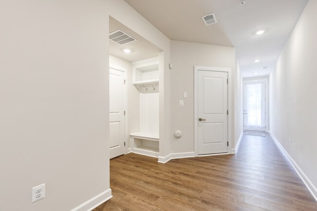 Photo - 200 Hickory Hollow Ct