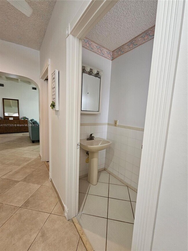 Photo - 4628 Bougainvilla Dr