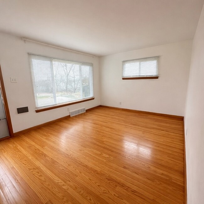 Photo - 2512 Tamm Ave